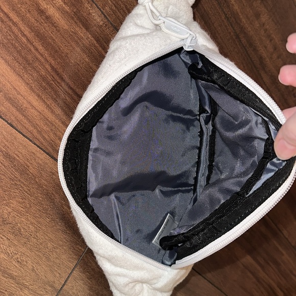 Adidas Fanny Pack - Picture 2 of 3